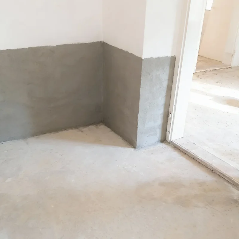 Vízszigetelés és falszárító vakolat felhelyezése