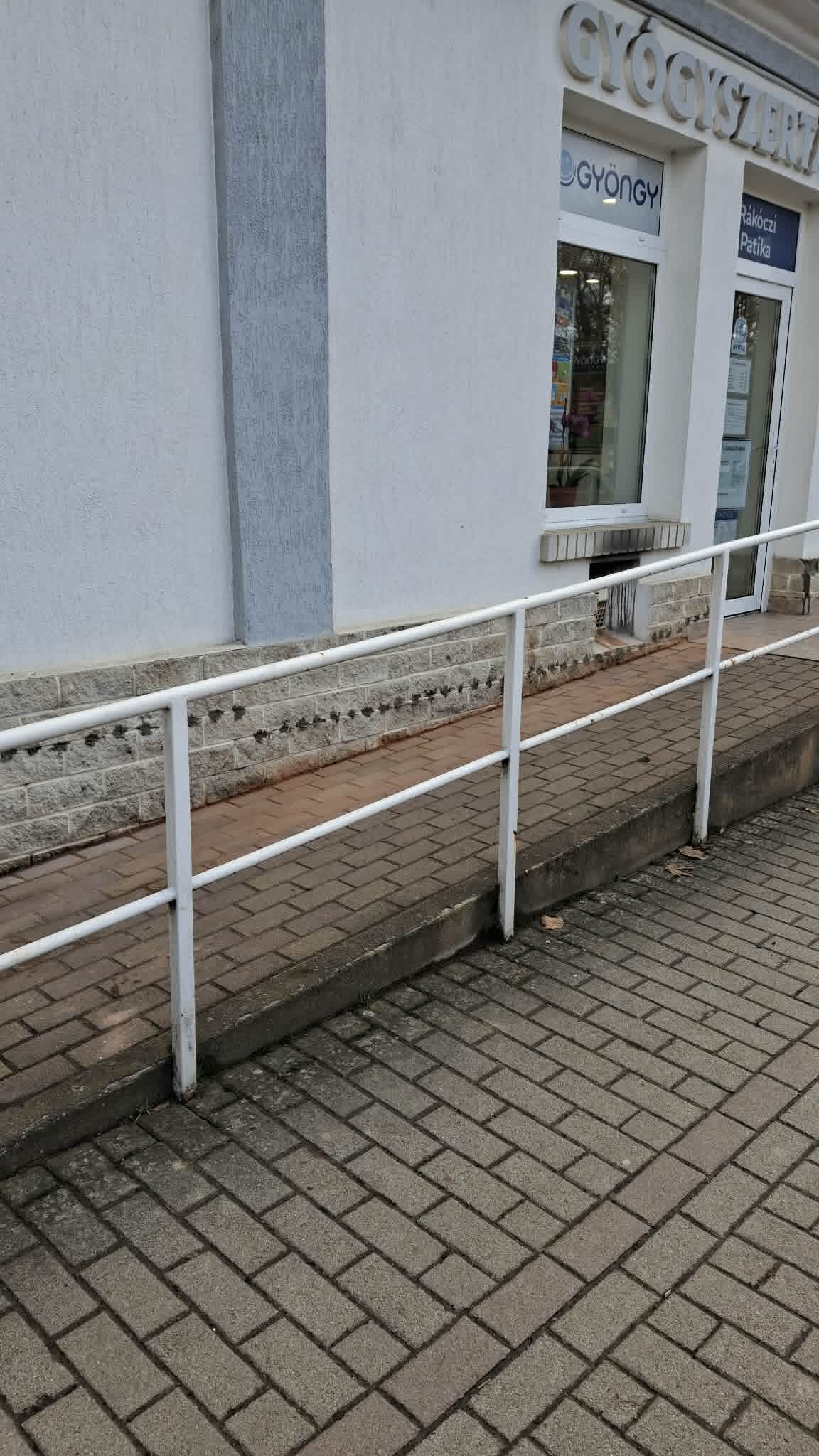 Falszigetelés injektálással — Csorvás, Gyöngy Patika (referencia 6)